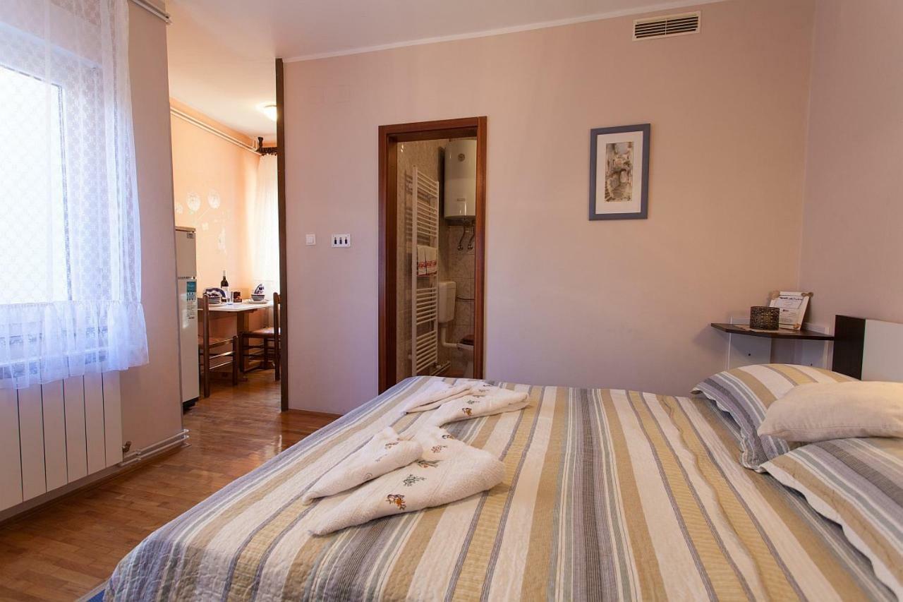 Apartments Topic & Krk Central Location Krk Town Exterior photo
